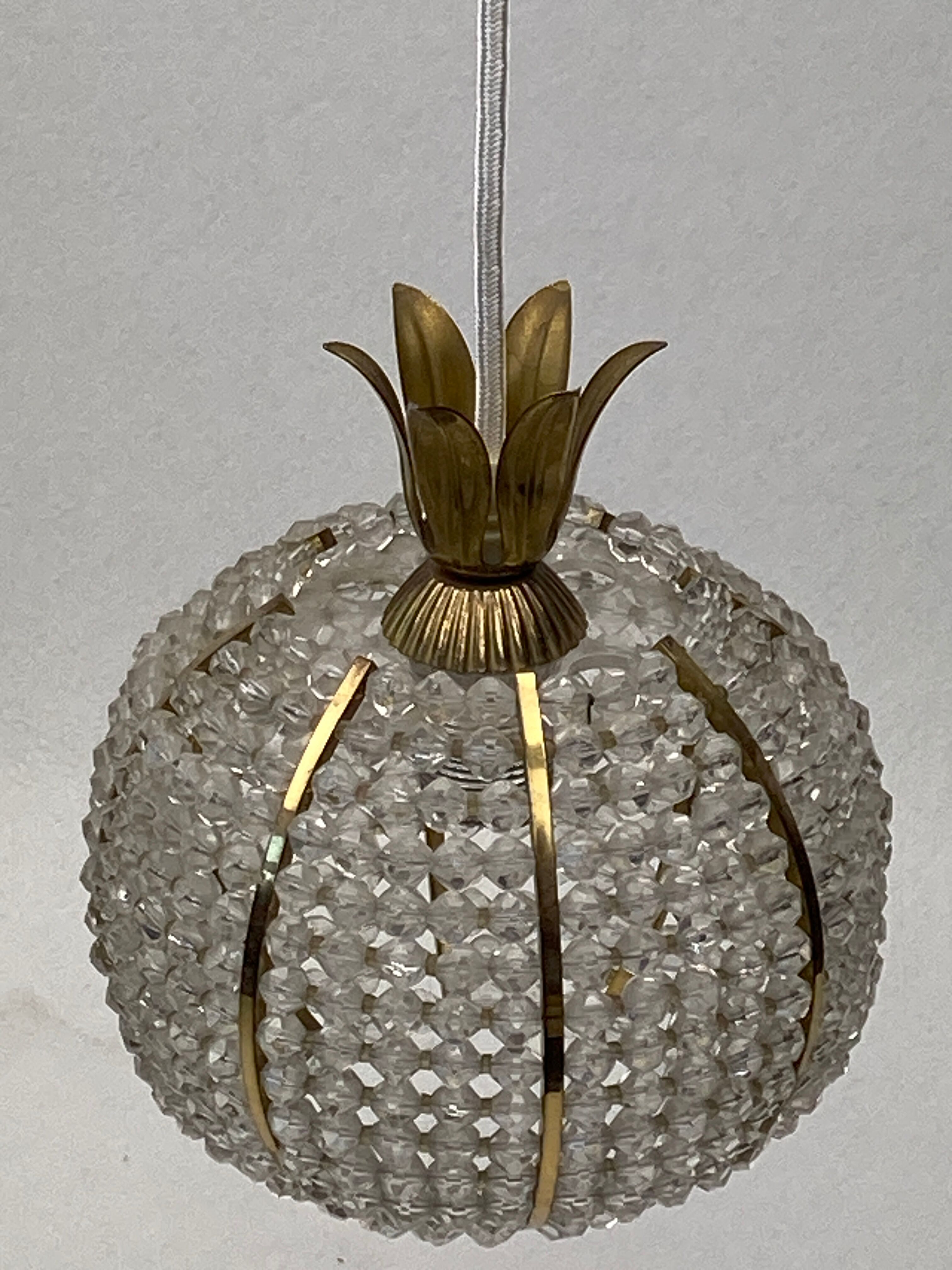 Suspension en cascade de pommes de pin régence hollywoodienne par Emil Stejnar pour Rupert Nikoll