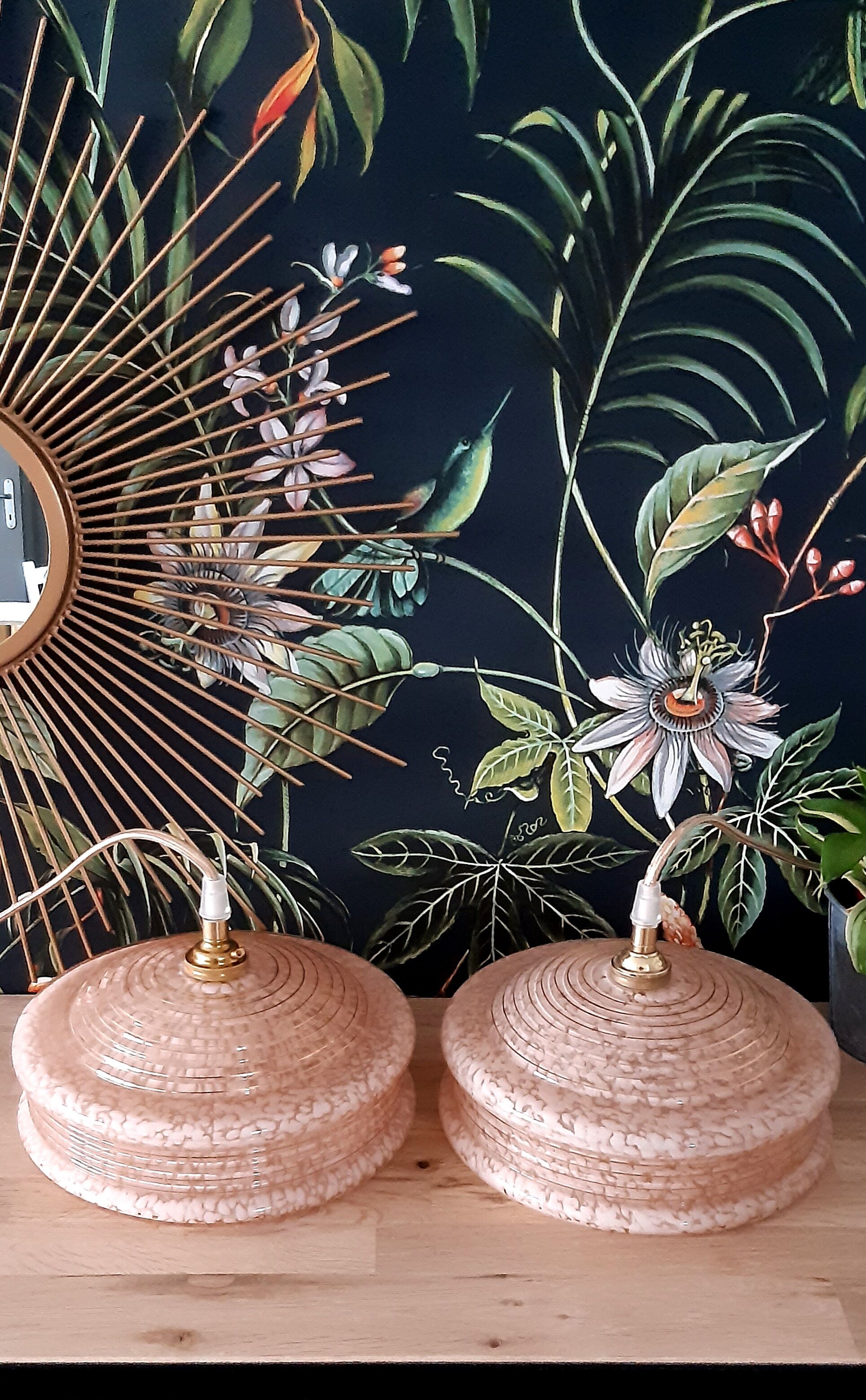Pink Clichy glass suspension