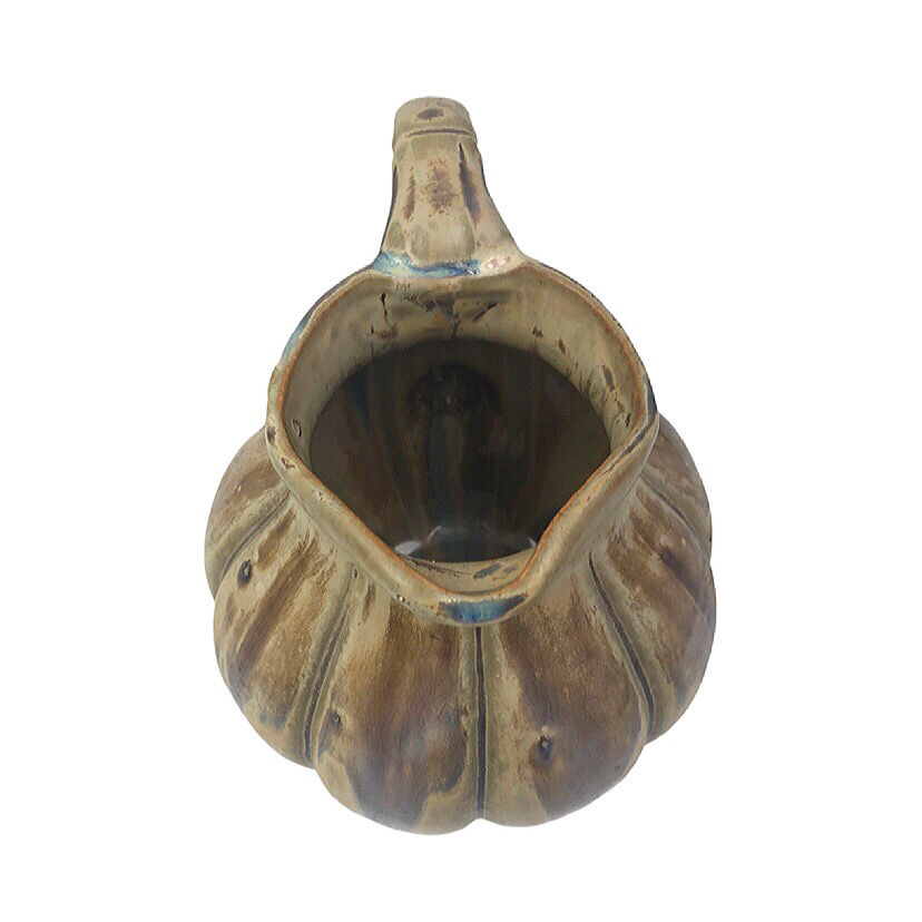 Dabbling melon pitcher