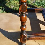 Chaise en noyer Louis XIII pieds en balustre entretoise en H
