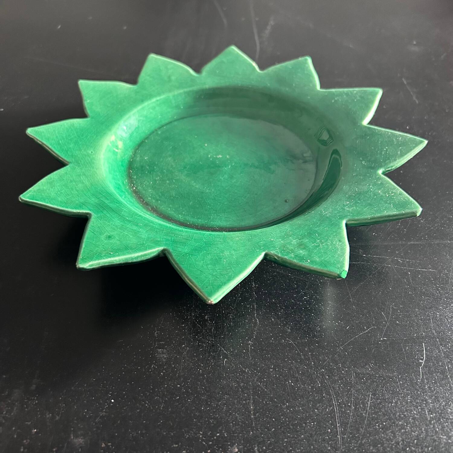 Garden green star dish
