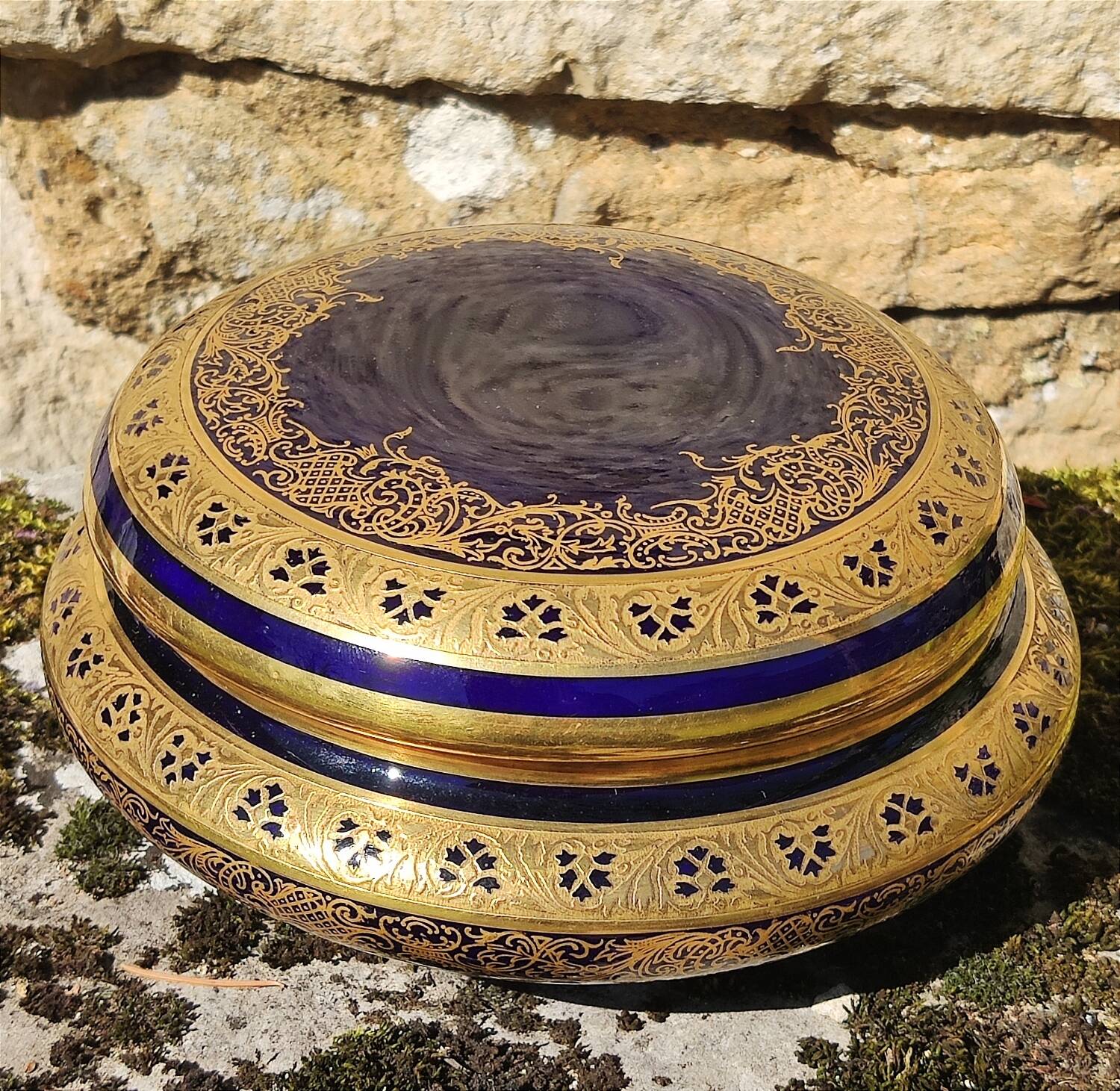 Large Limoges porcelain candy box - Oven blue and gold -