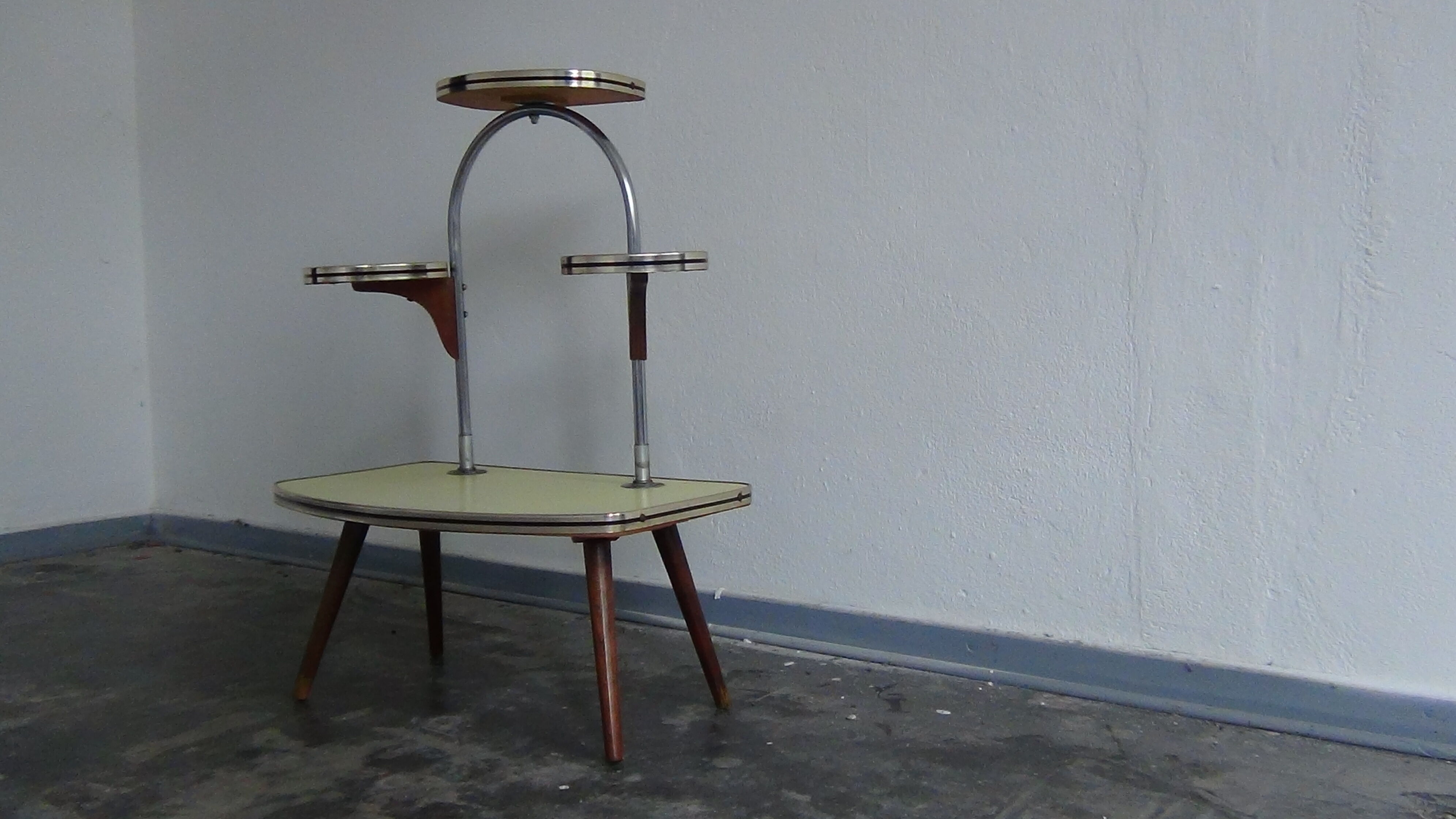 Vintage 50s flower table