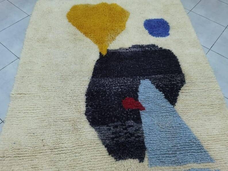 Tapis beni ouraine tissé main artisanale traditionnelle à motifs colorés