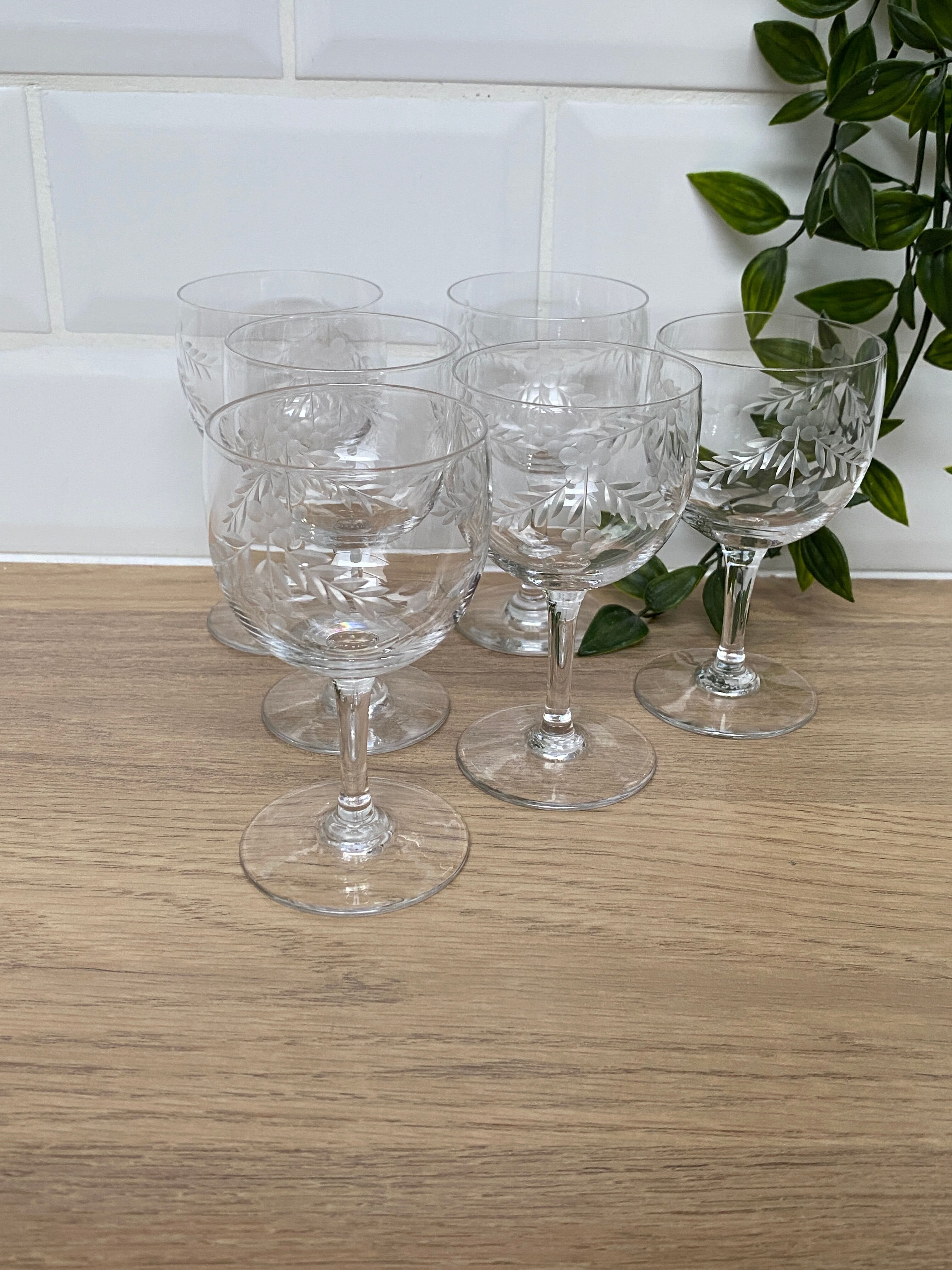 Set of 6 engraved balloon wine glasses
