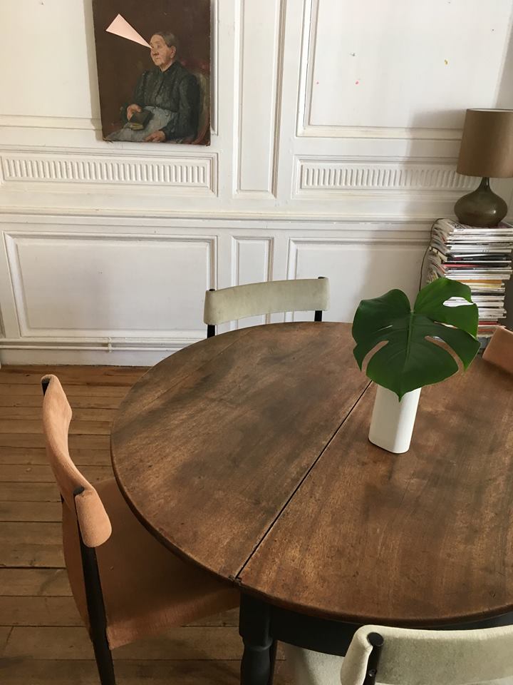 Round table solid wood old
