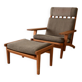 Fauteuil avec repose-pieds Hans Wegner GE 375