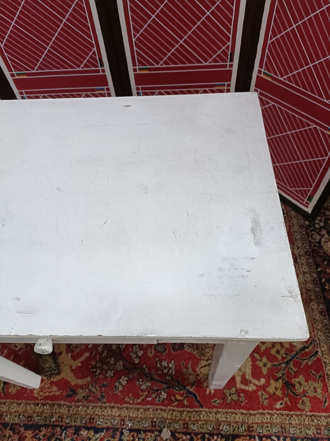 Table d'appoint vintage en bois avec tiroir