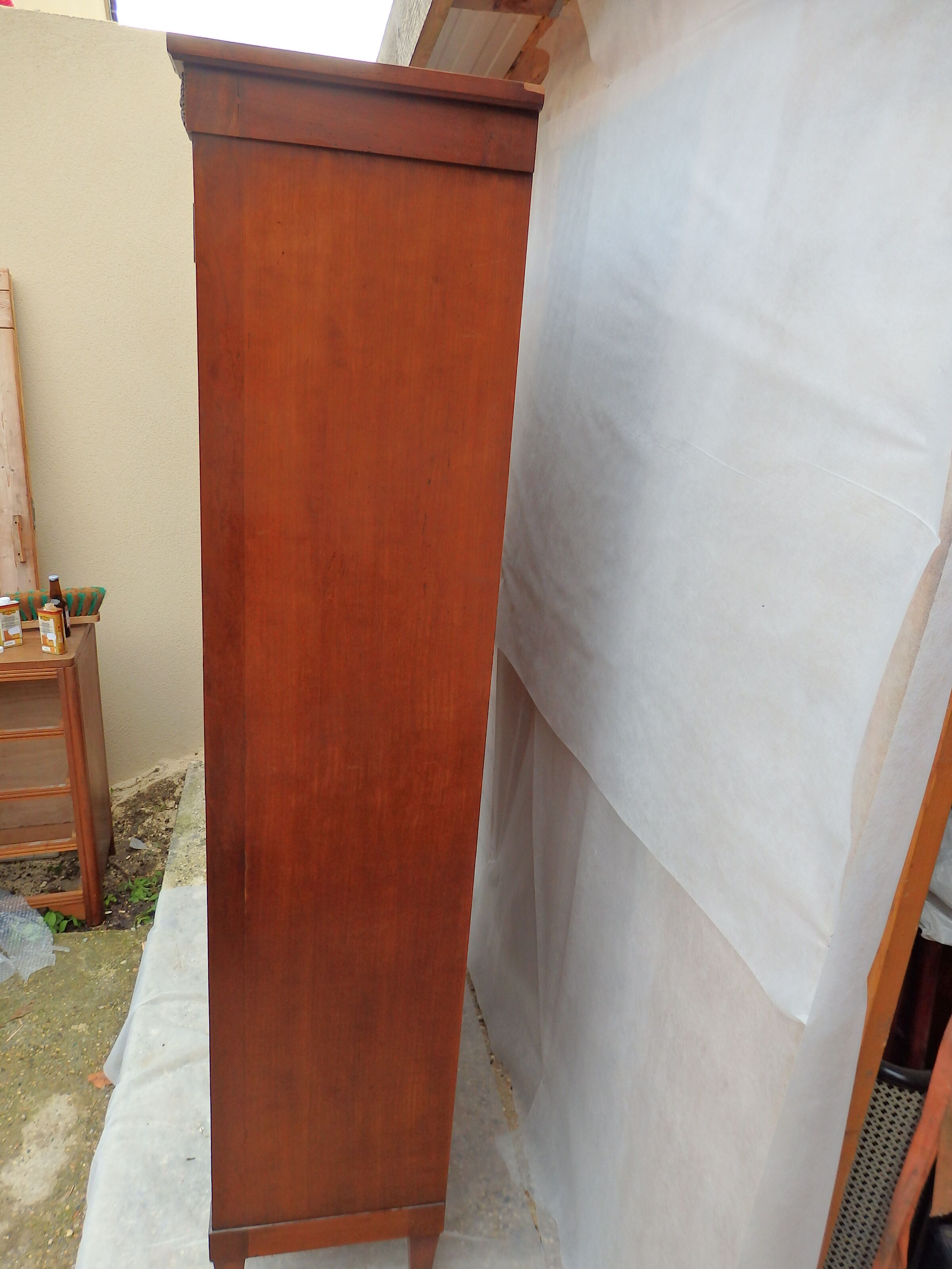 Showcase Louis XVI style