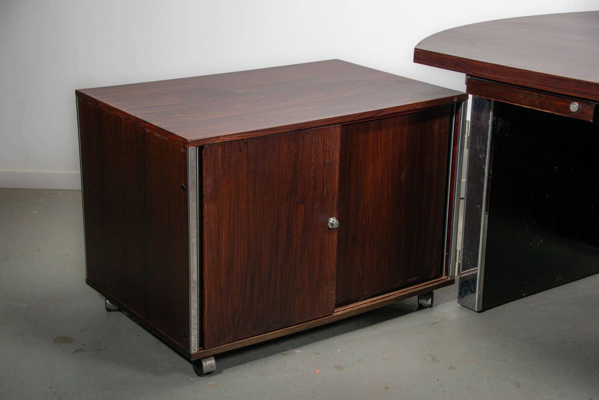 Galileo series executive desk designed by Ennio Fazioli for MIM Roma