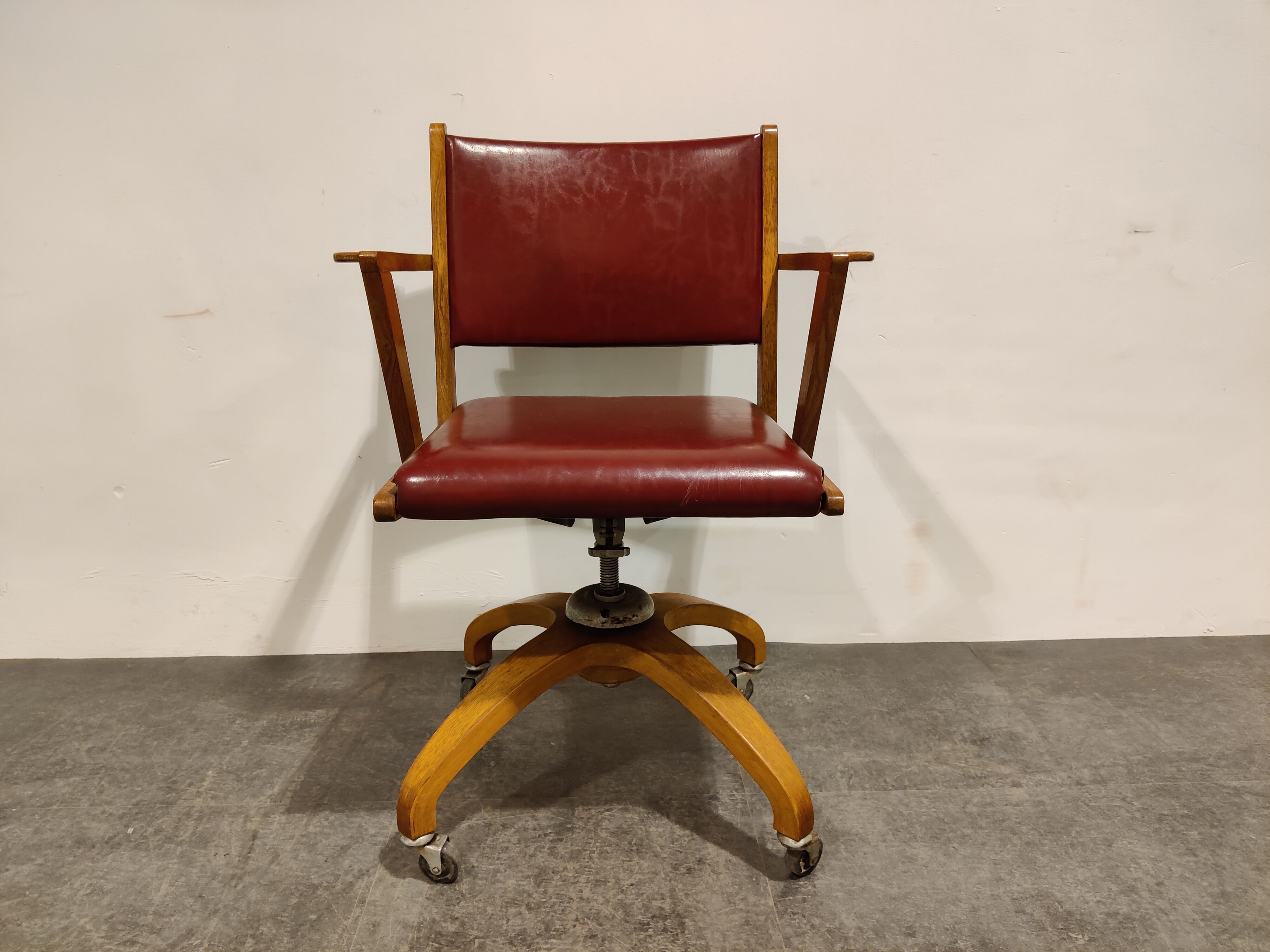 Chaise de bureau inclinable vintage Decoene, années 1950