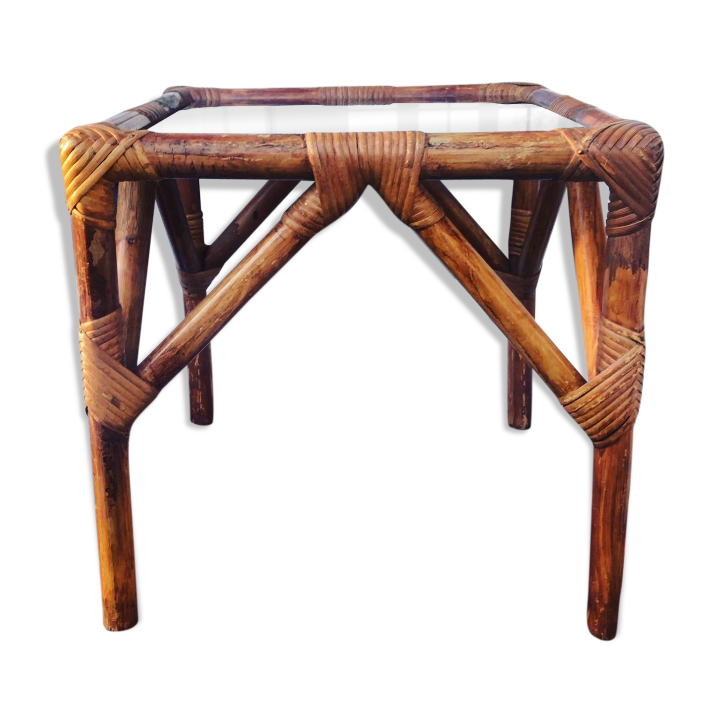 Low table in rattan and smoked glass