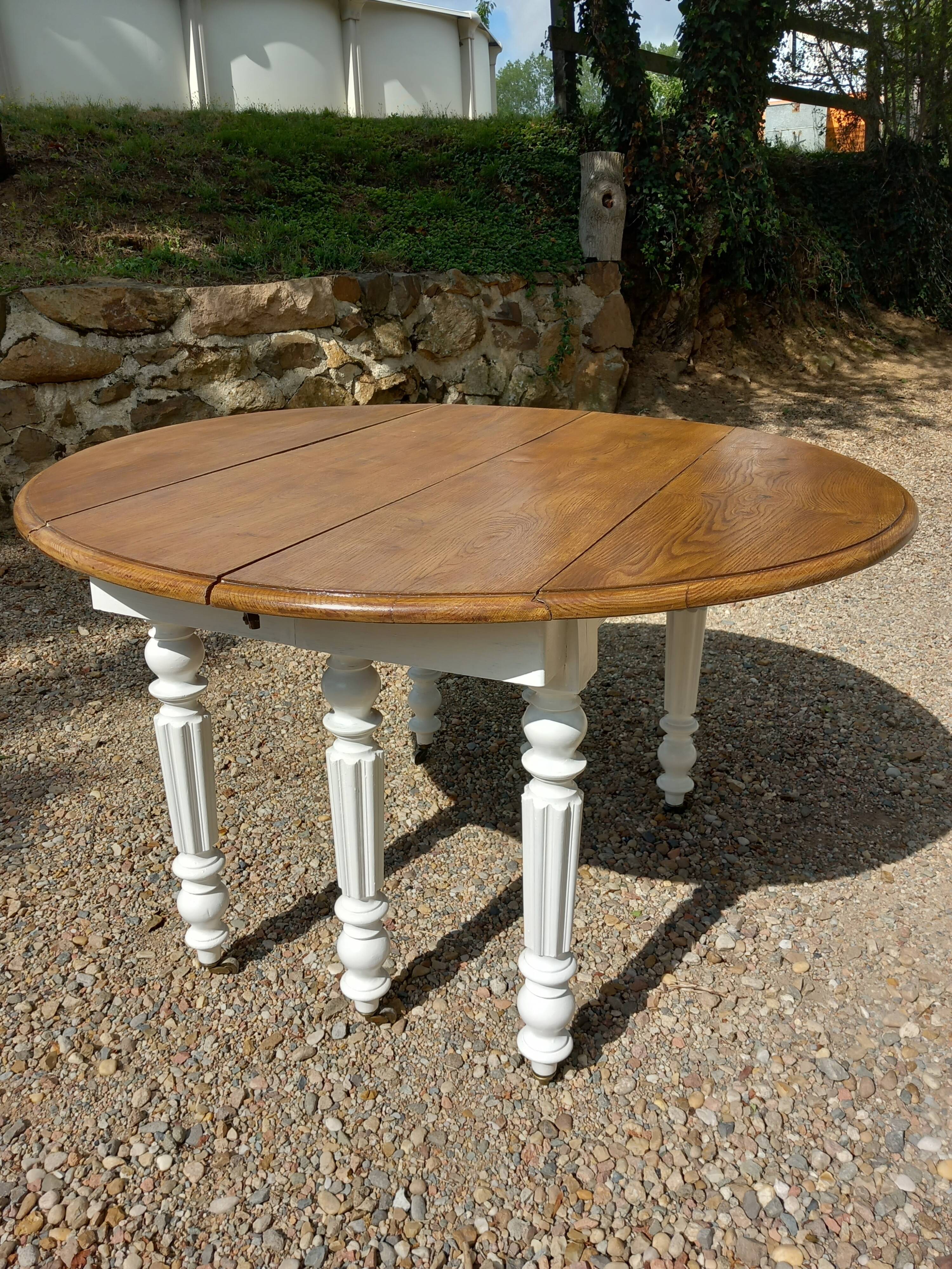 Antique solid wood table, round/oval extendable