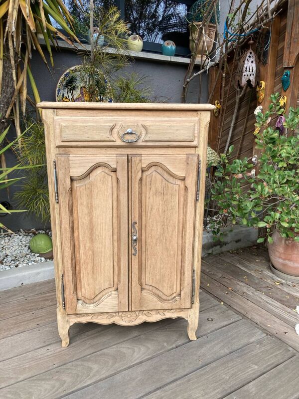 Adorable petit buffet maison de campagne CHENE BRUT