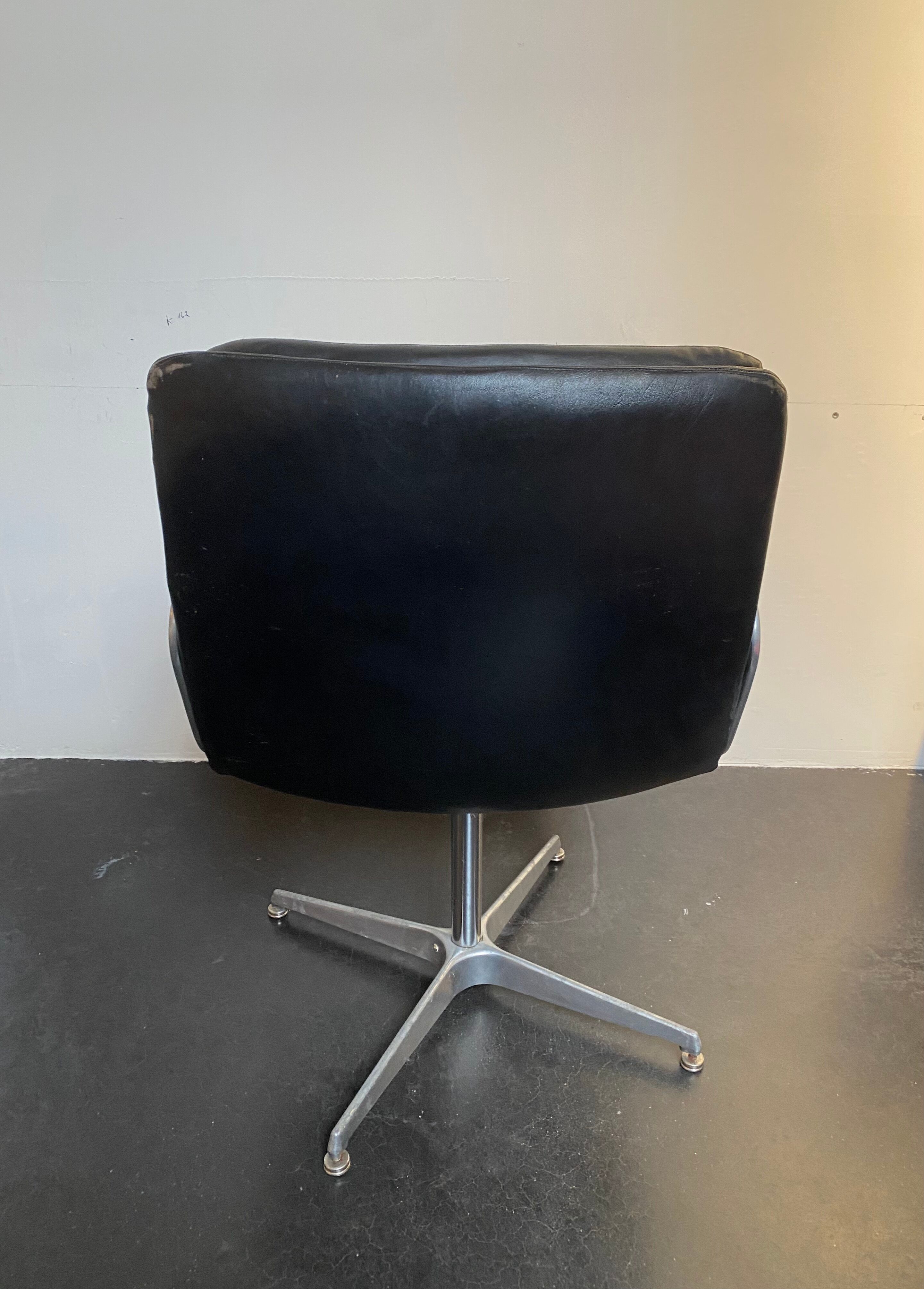 office chair by Geoffrey D.Harcourt for Artifort