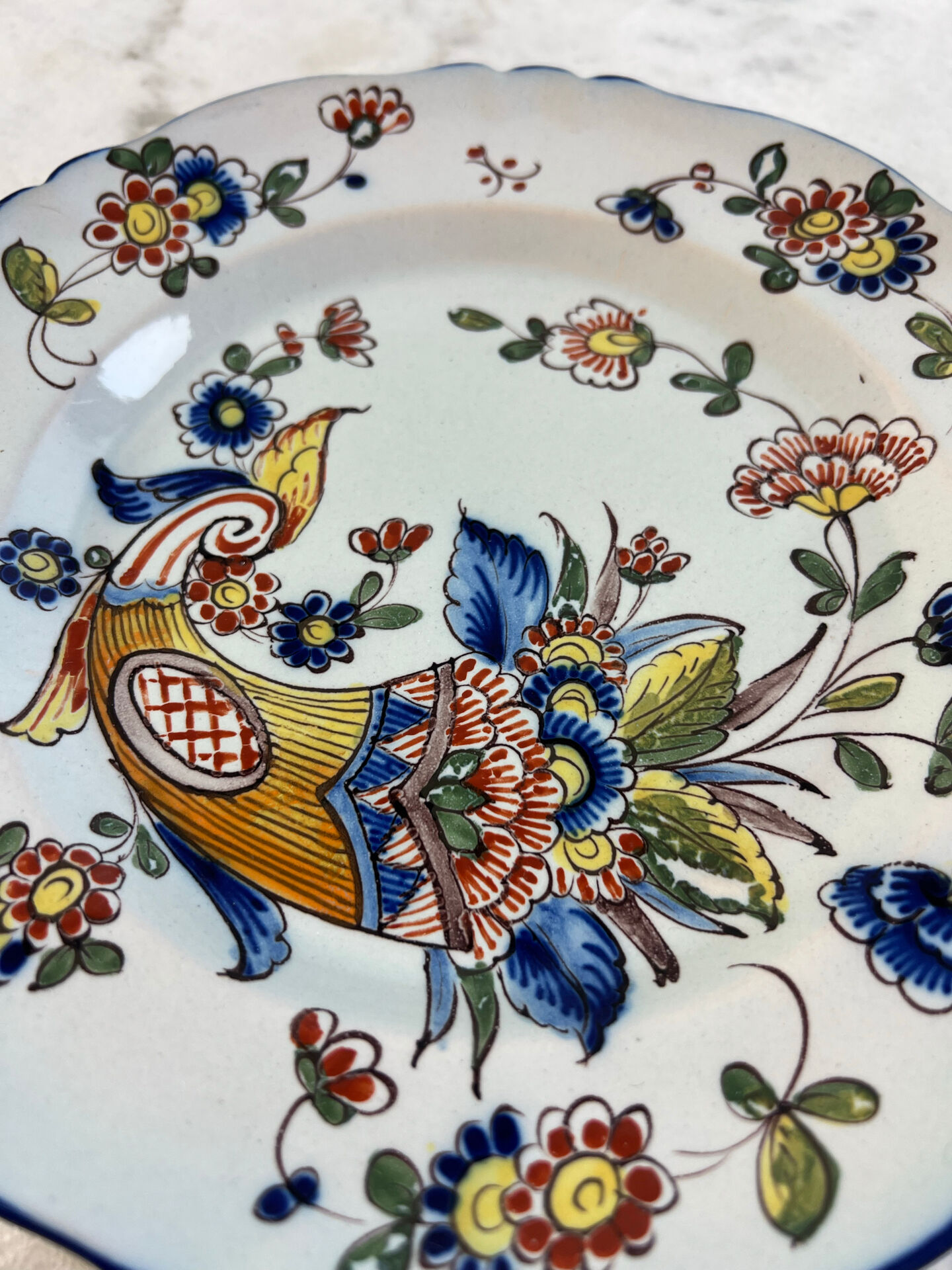 Flat plate in earthenware with polychrome decoration in Rouen style