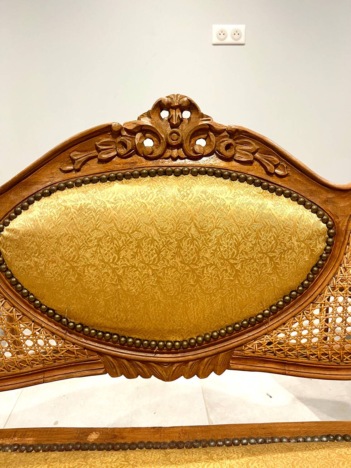 Louis XVI living room, four fluted and molded rooms