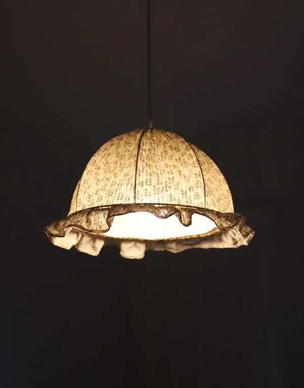 Suspension dôme arrondi avec volants Margaret imprimée ''brindilles