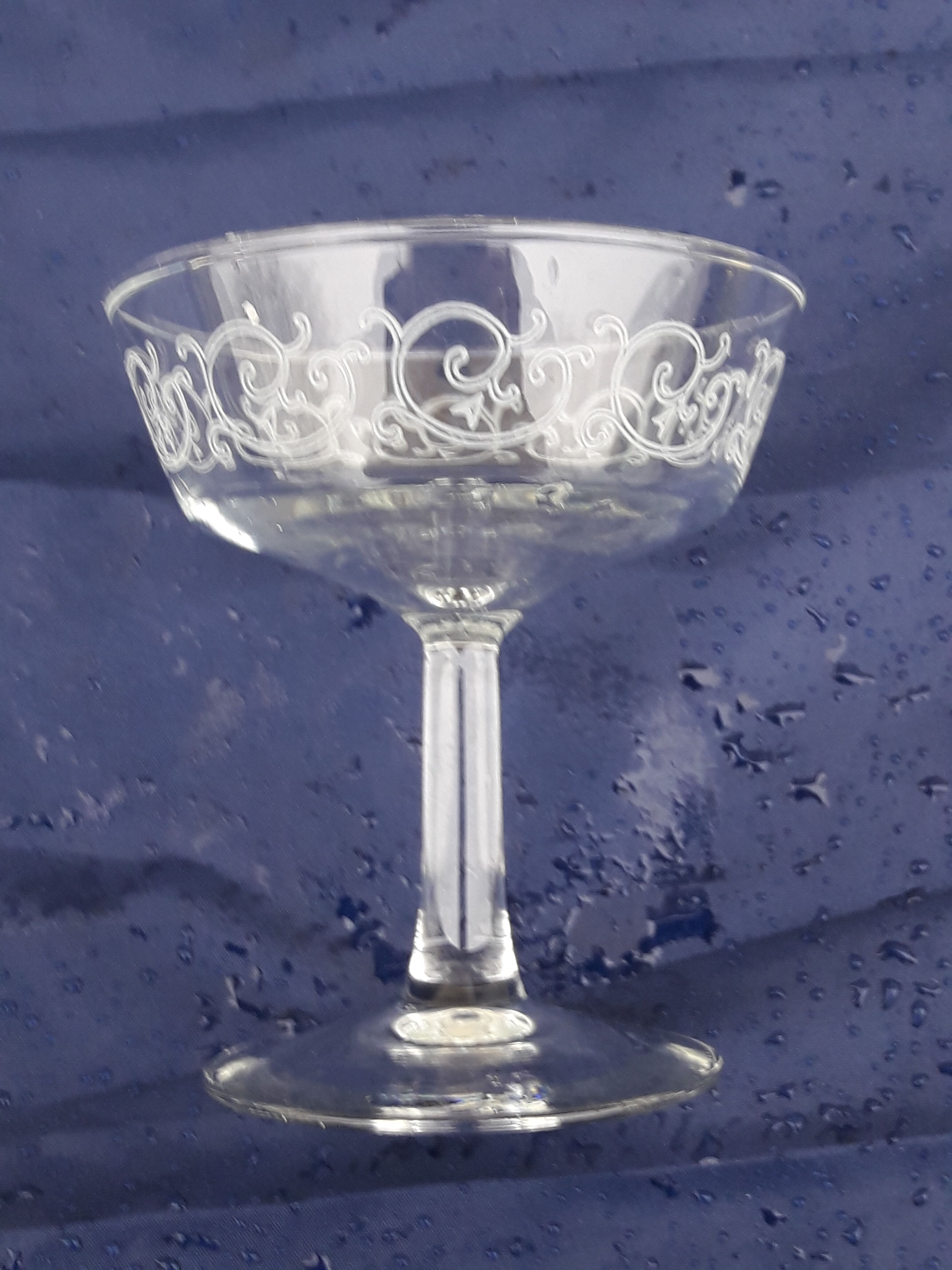 Set of 6 champagne glasses decorated with Arabesque