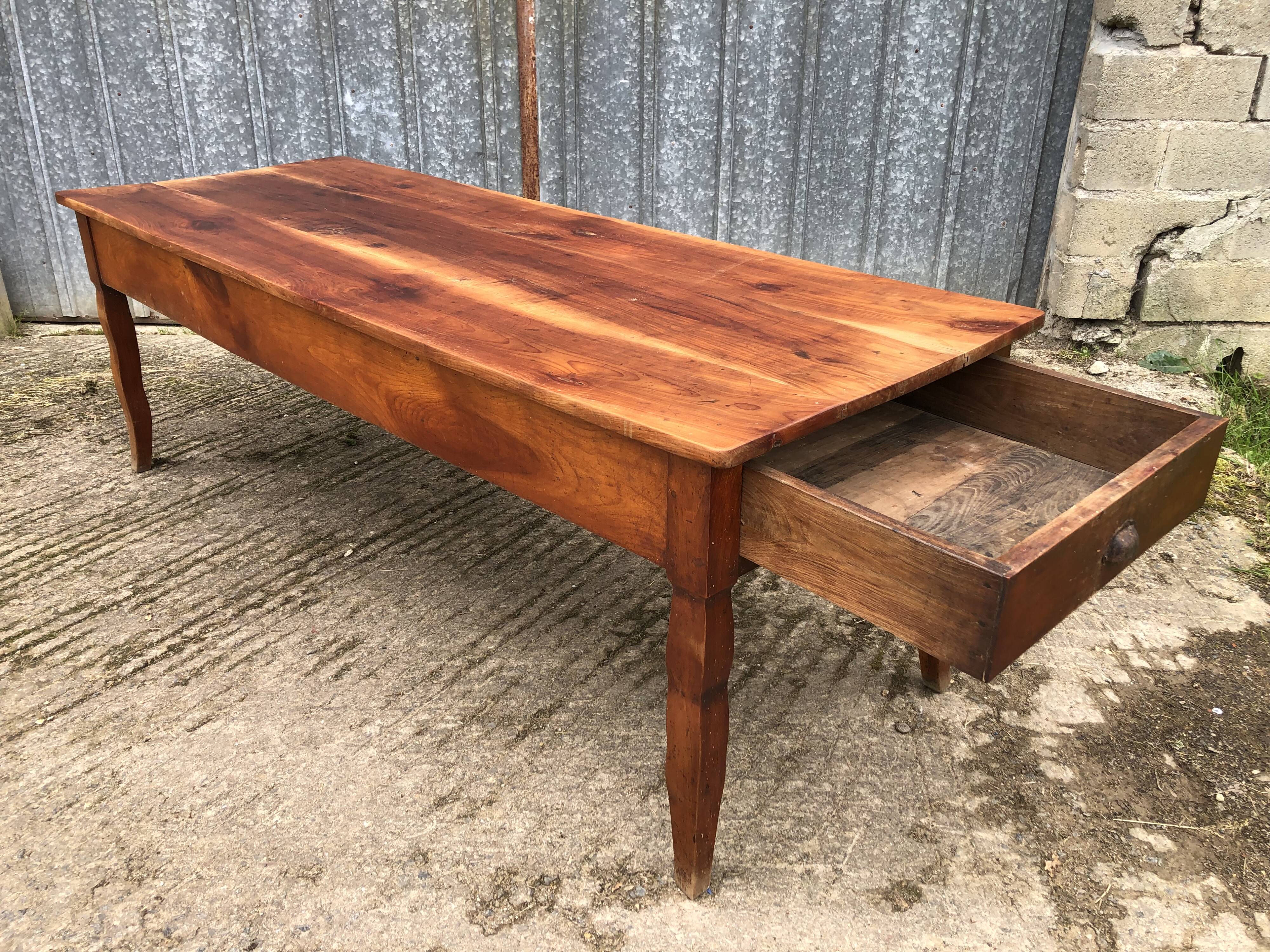 Table de ferme ancienne en cerisier massif avec 2 tiroirs et une tirette