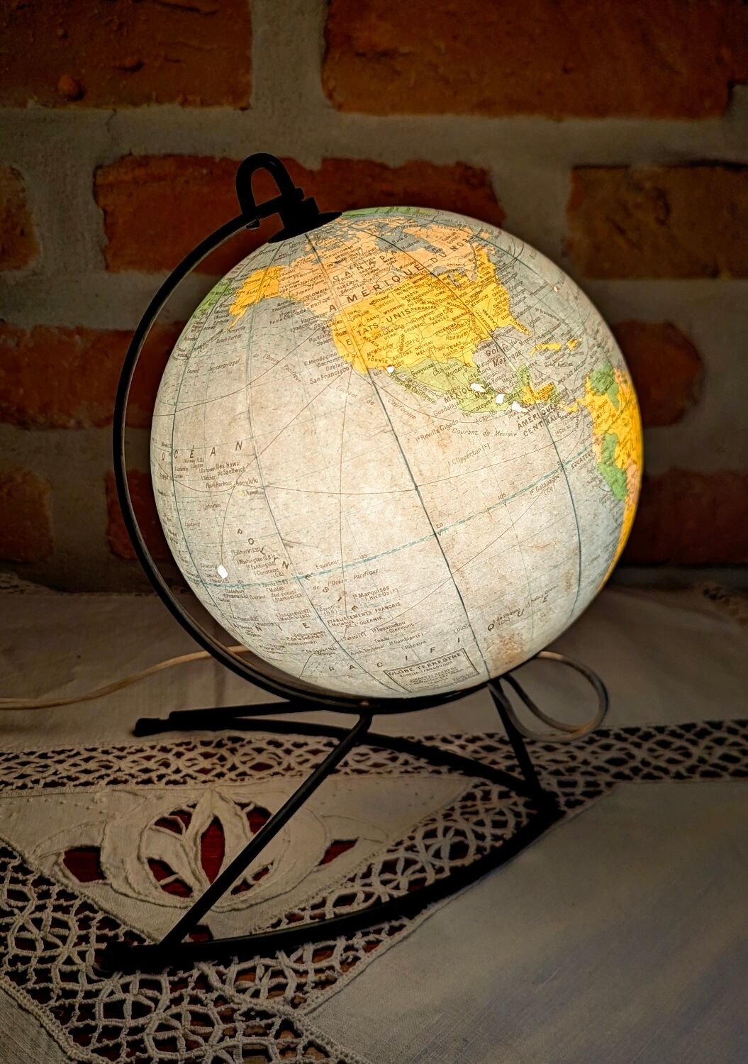 Illuminated terrestrial globe in glass by Girard and Barrère, 1960s - 1/8000
