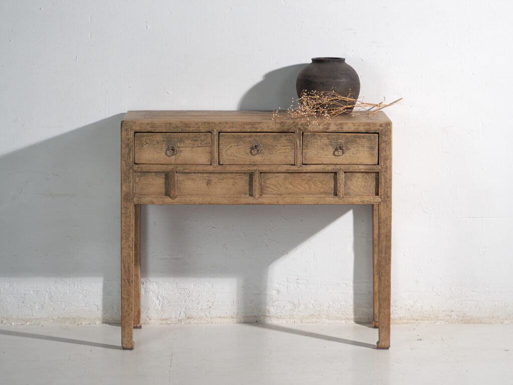 Console ancienne en sapin à trois tiroirs – Chine, vers 1930