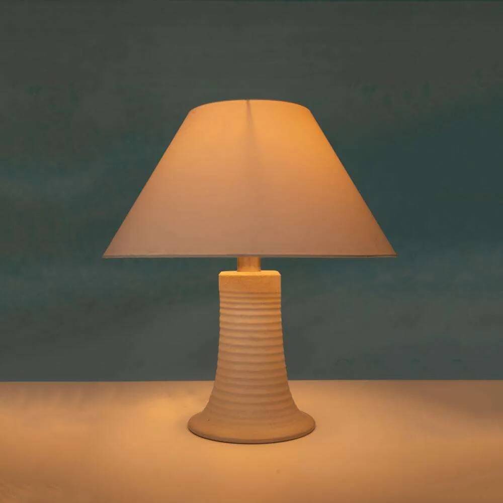 Bohemian table lamp from the 60s/70s, with textured natural tones.