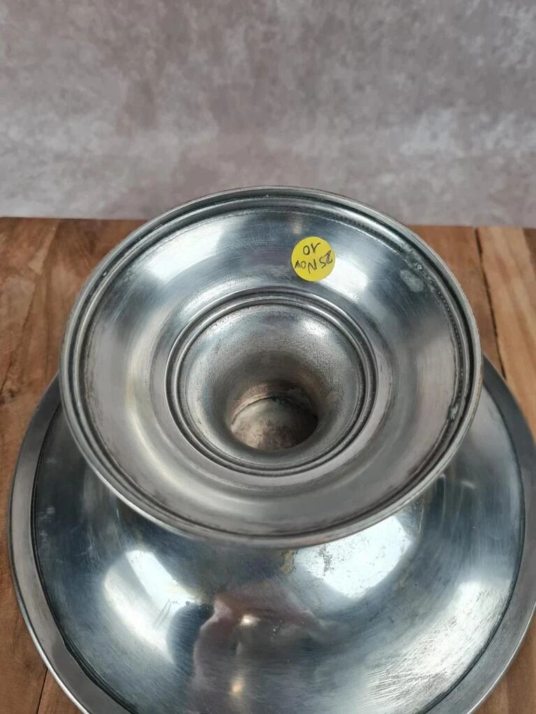 Vintage silver-plated compote with engraved frieze.
