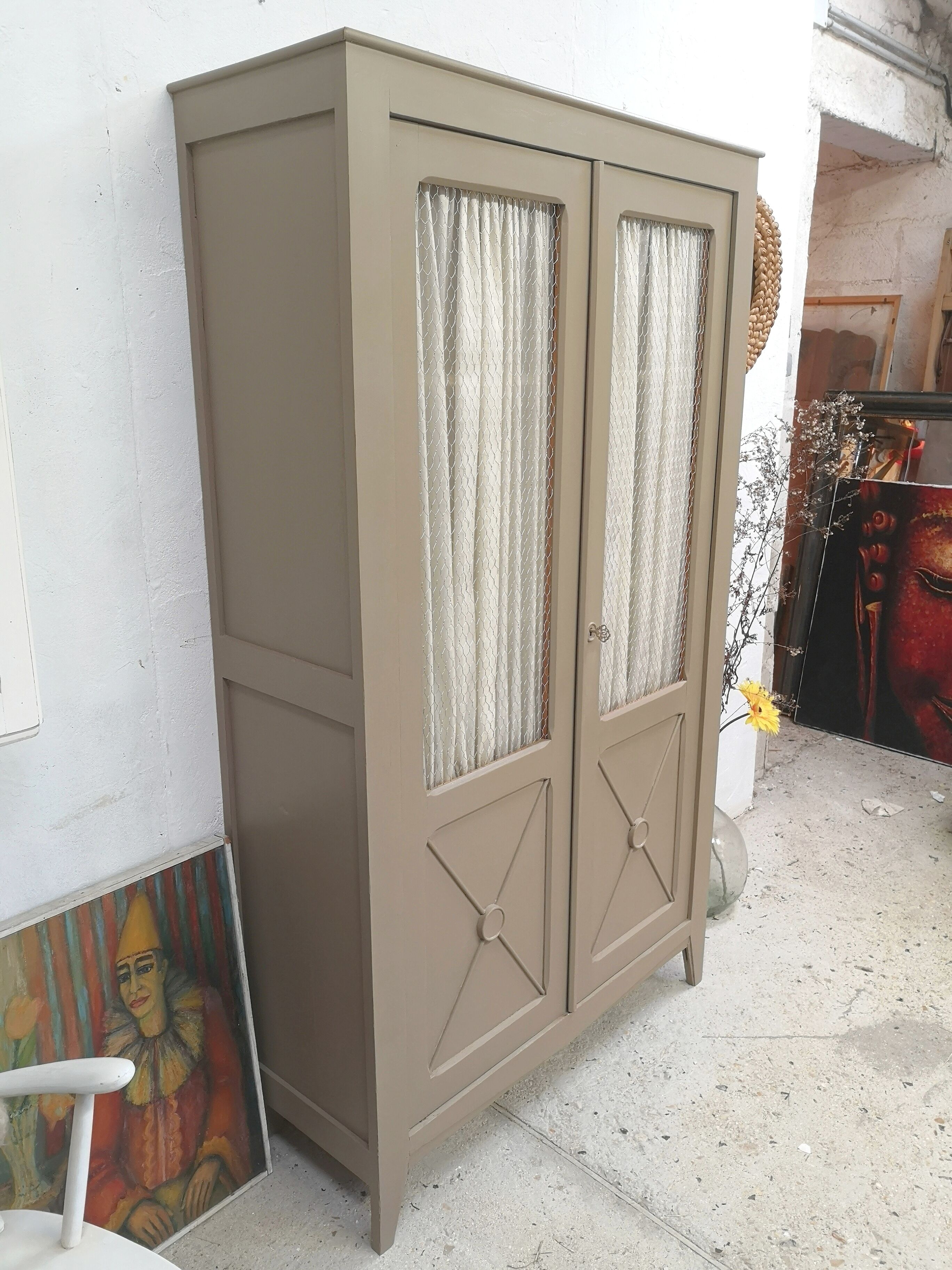 Showcase library cabinet linen patina gustavien shabby