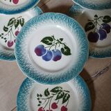 8 assiettes à dessert anciennes en barbotine