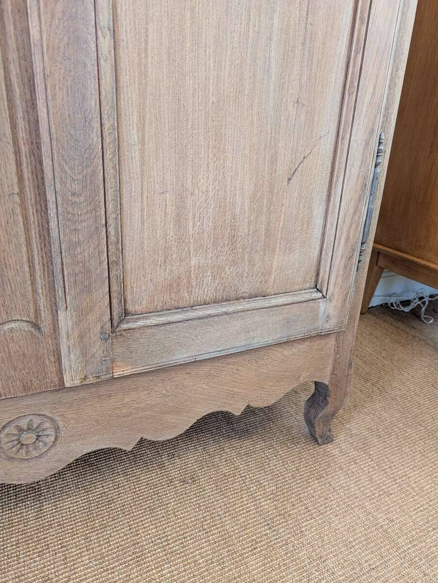 Old Angevin Bassette wardrobe