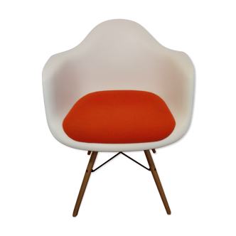"DAW Plastic Armchair" by Charles and Ray Eames for Vitra