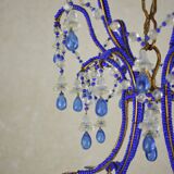 lustre bleu, fait de perles.