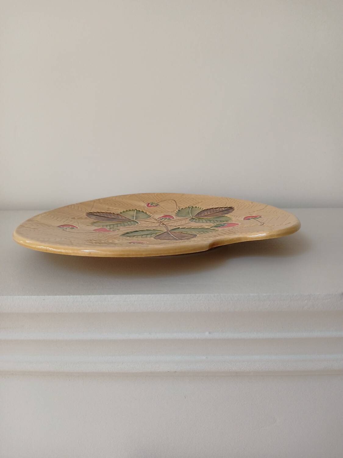Strawberry pattern slip dish