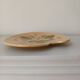 Plat en barbotine motif fraisiers