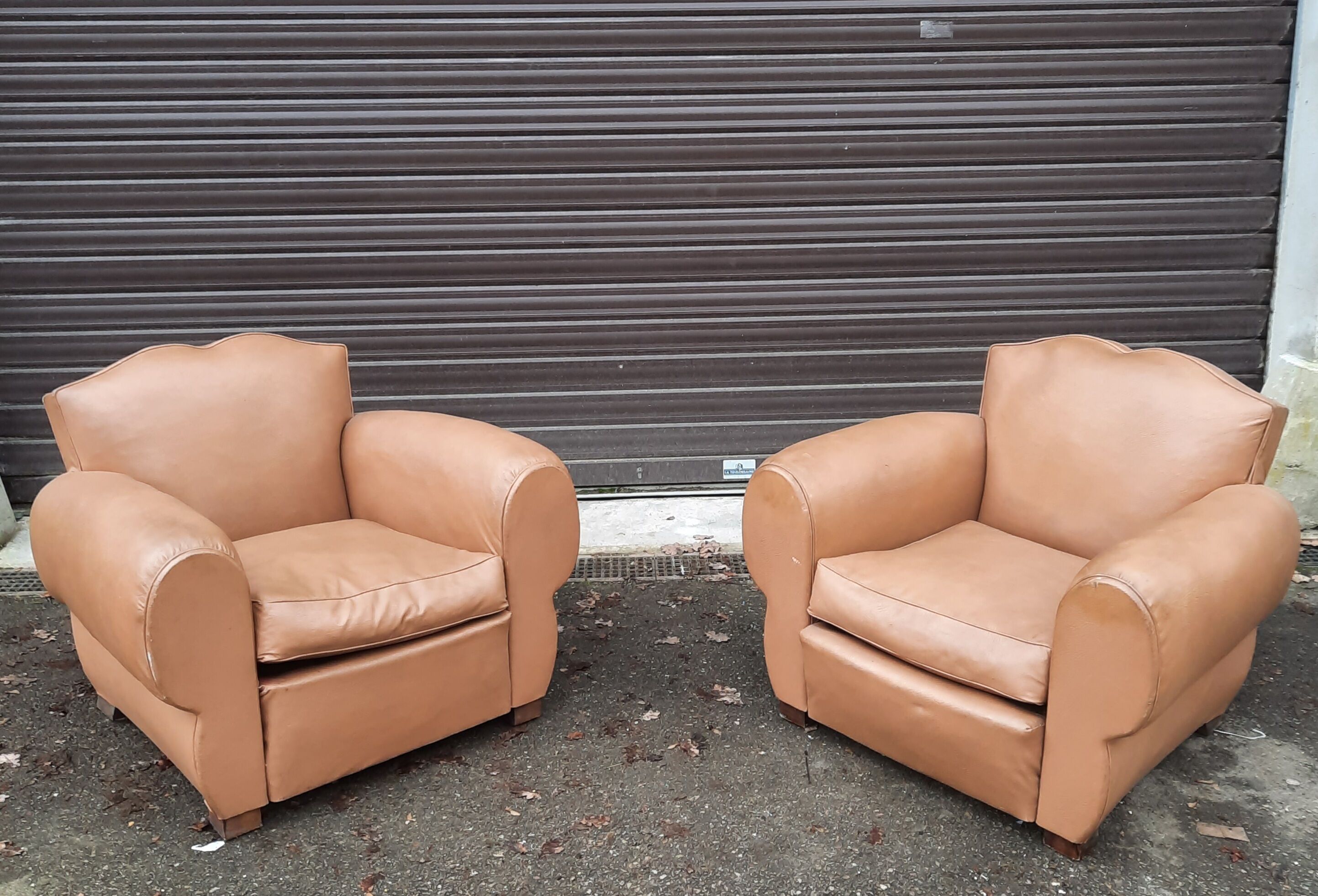 Pair of club chairs in skai