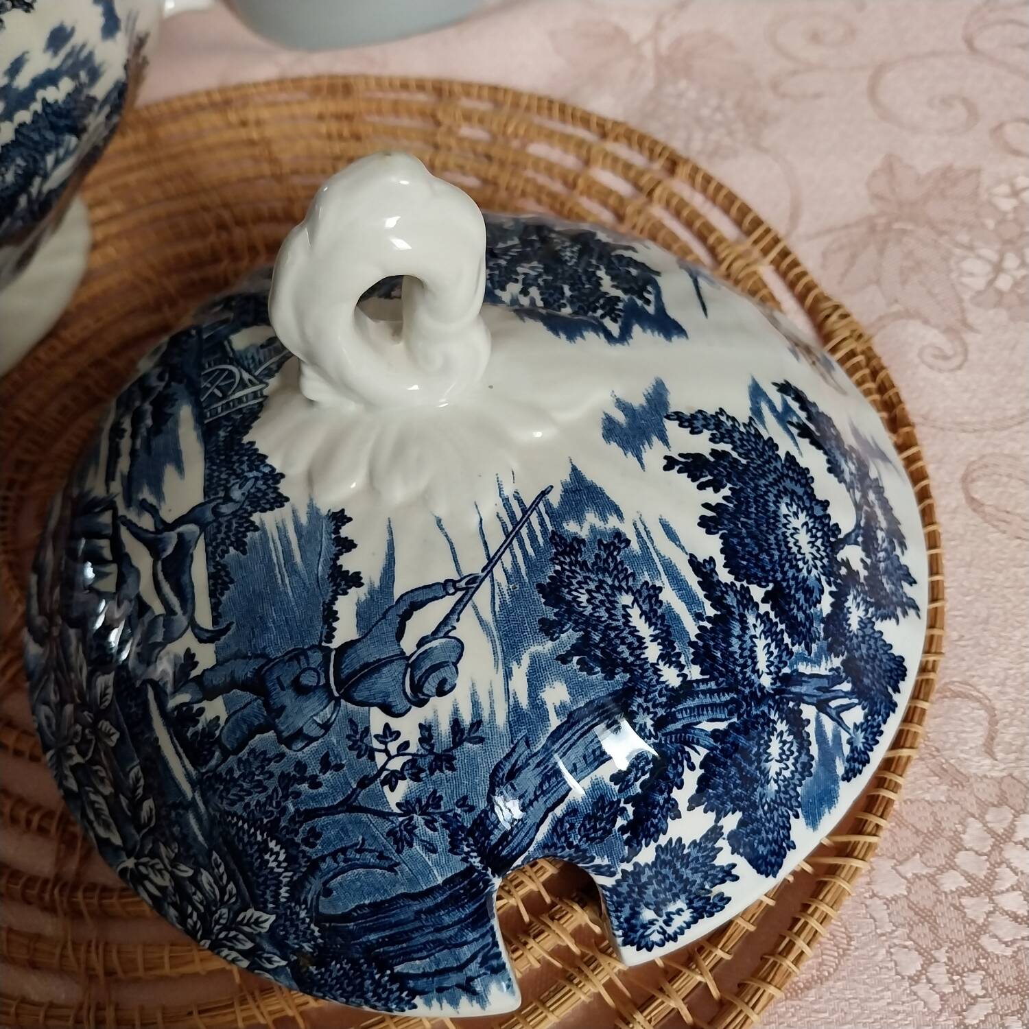 English soup tureen The Hunter by Myott