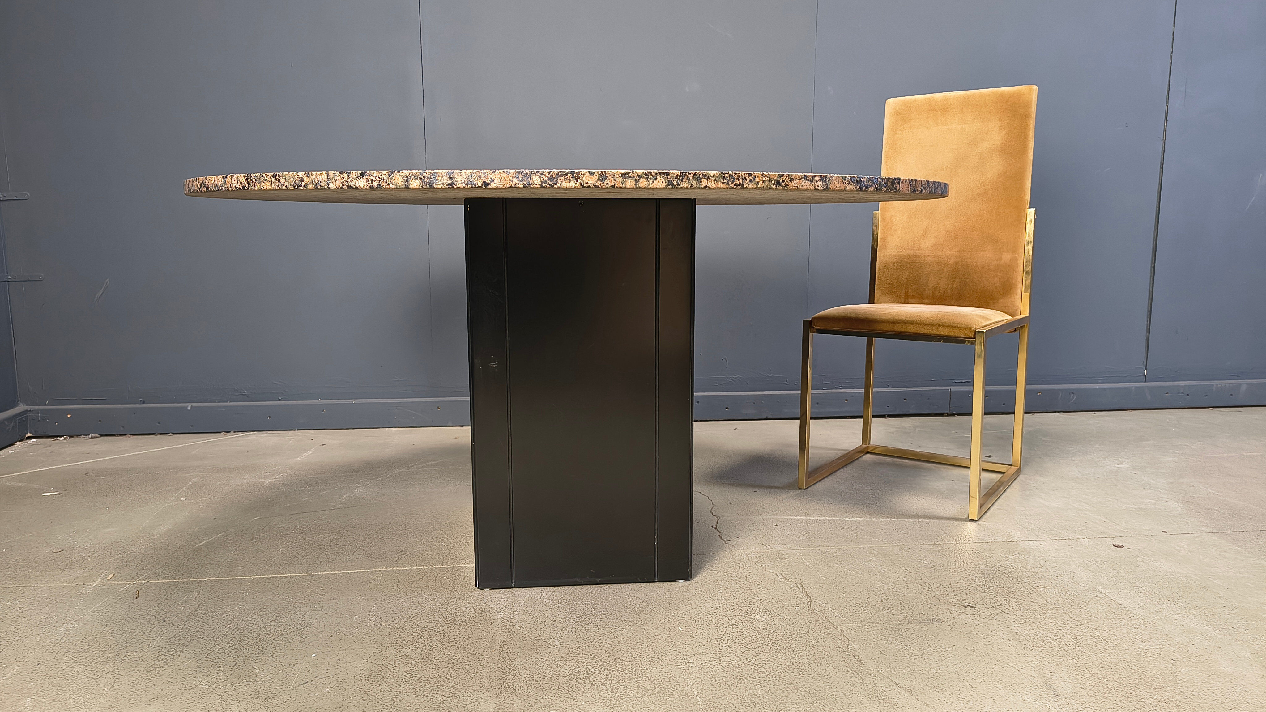 Table ronde en granit vintage, années 1970