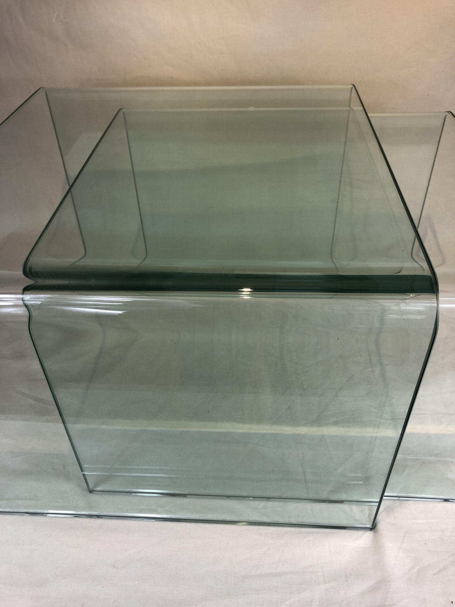 Ensemble 2 tables gigognes en verre 1980
