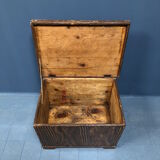 Popular art box with striped pattern