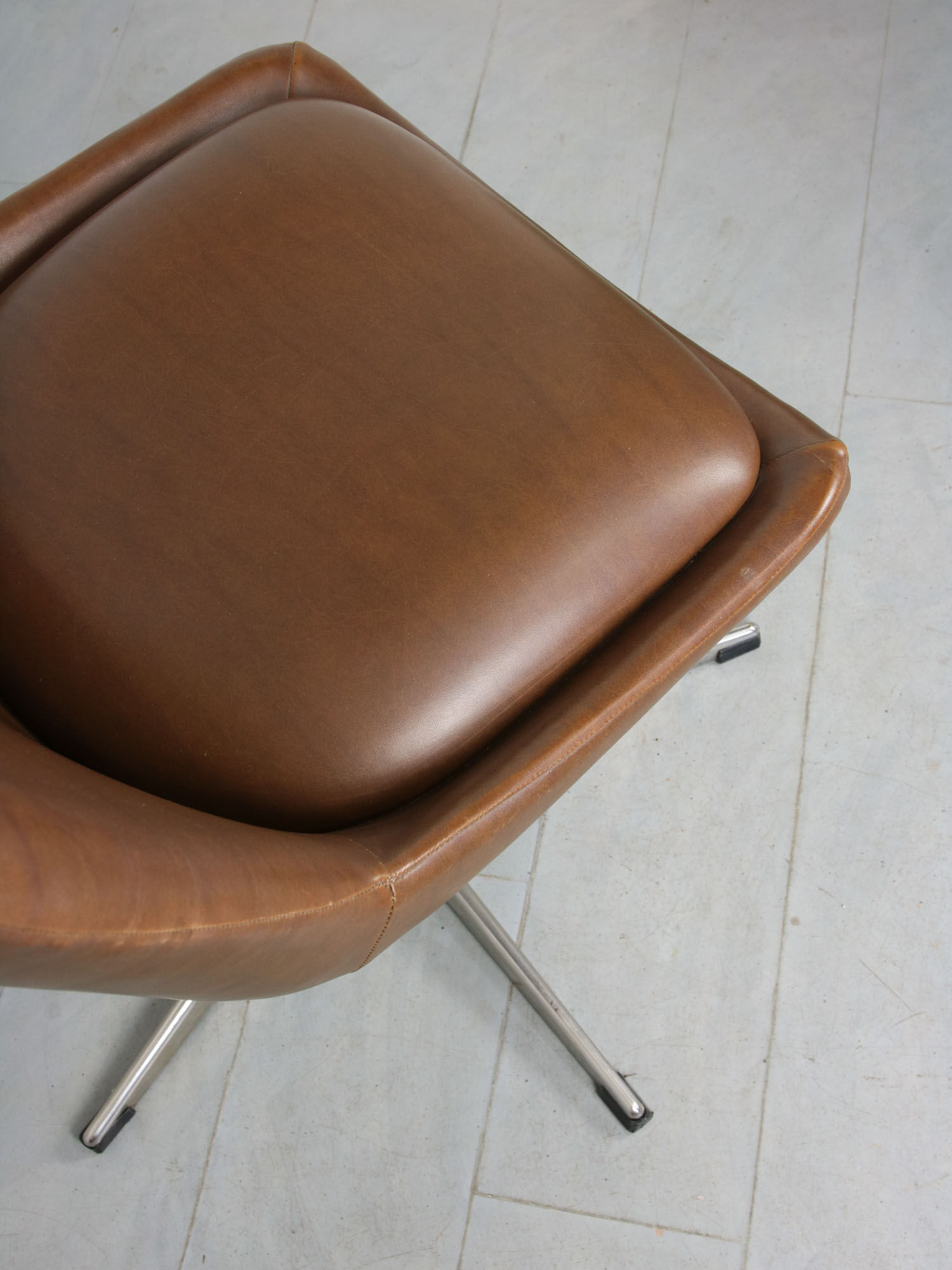 Mid-century Brown Leatherette Swivel Chair from Stol
