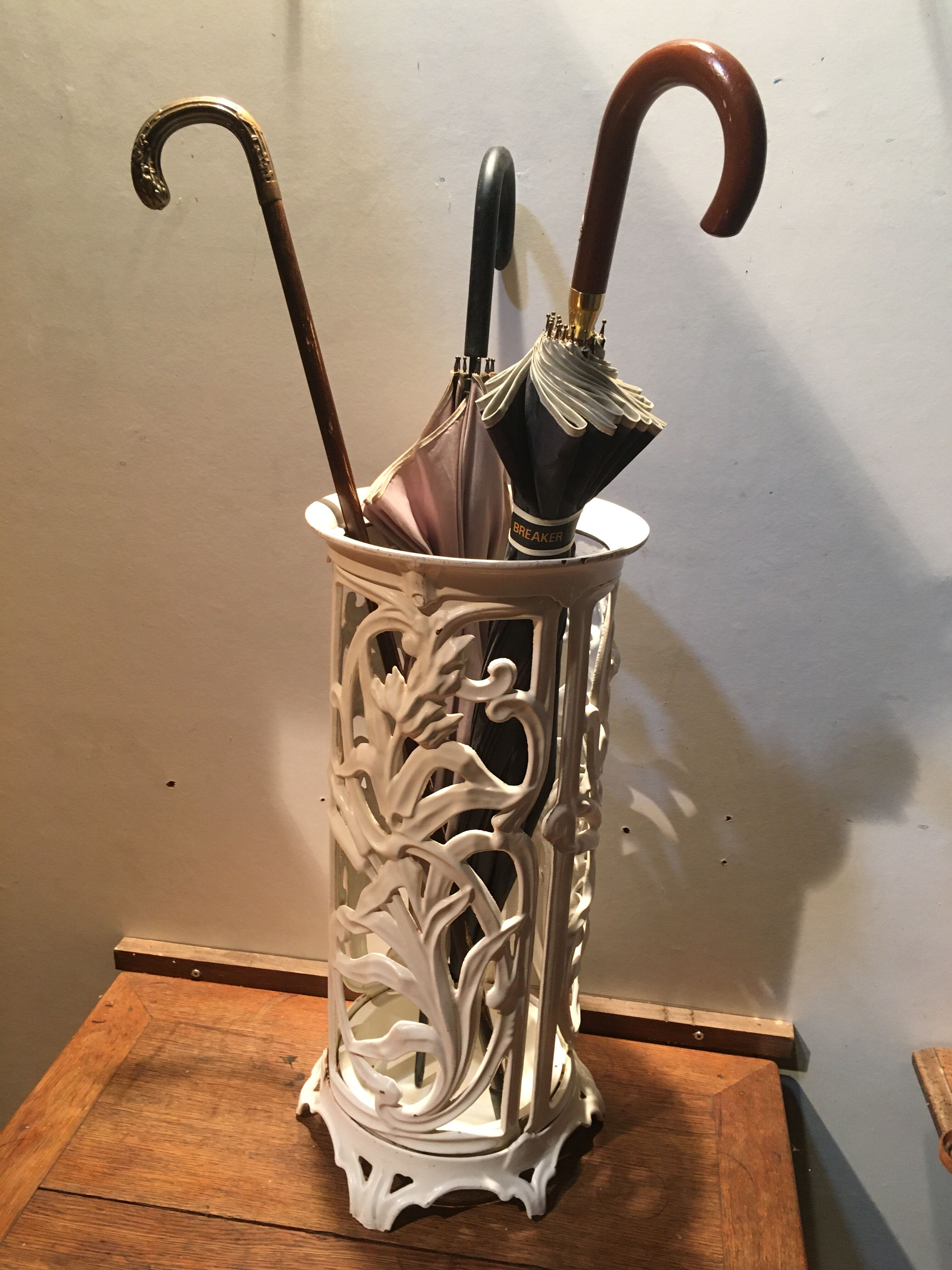 Enamelled cast iron umbrella stand