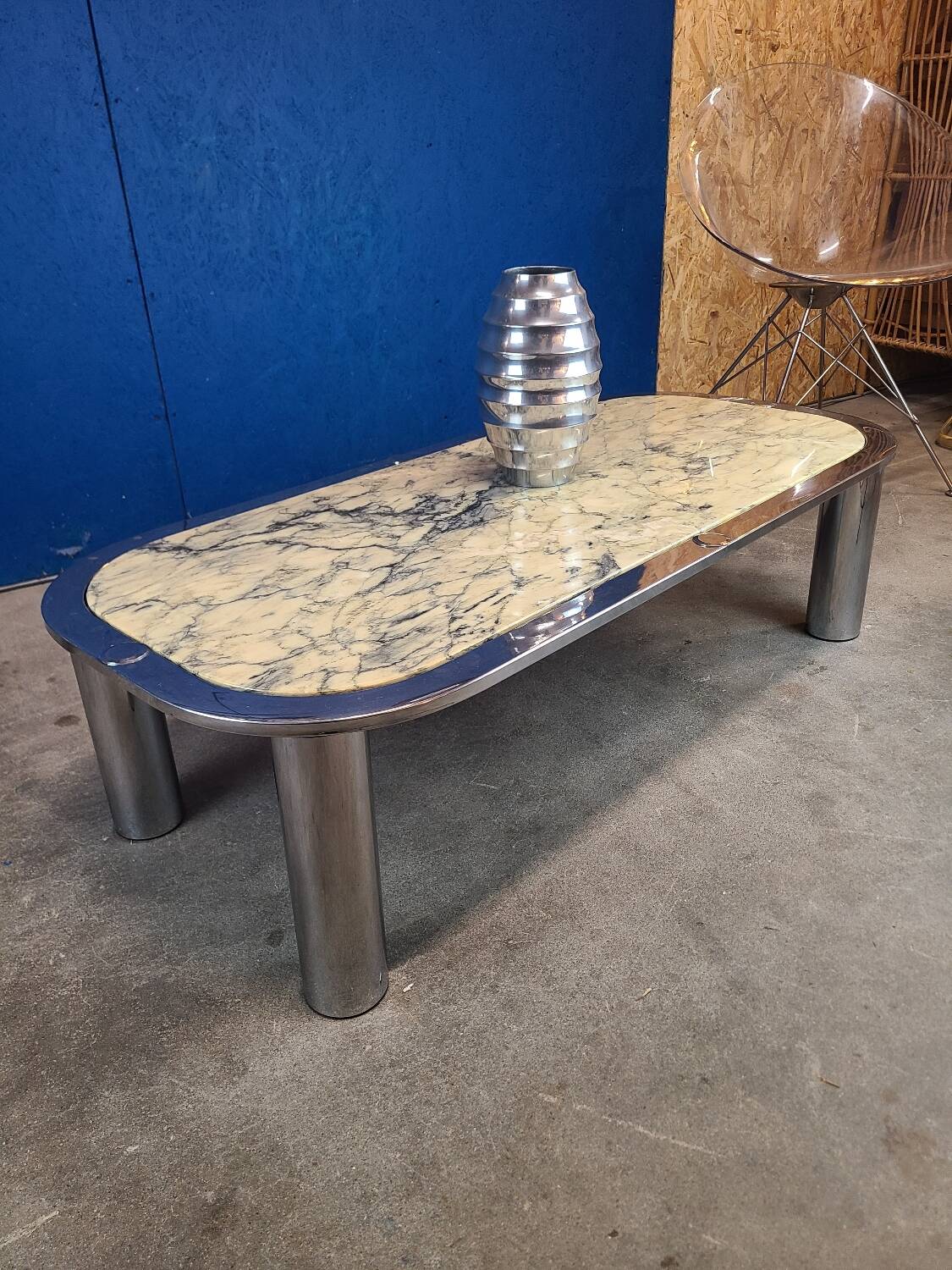 Italian design coffee table from the 70s, marble and chrome