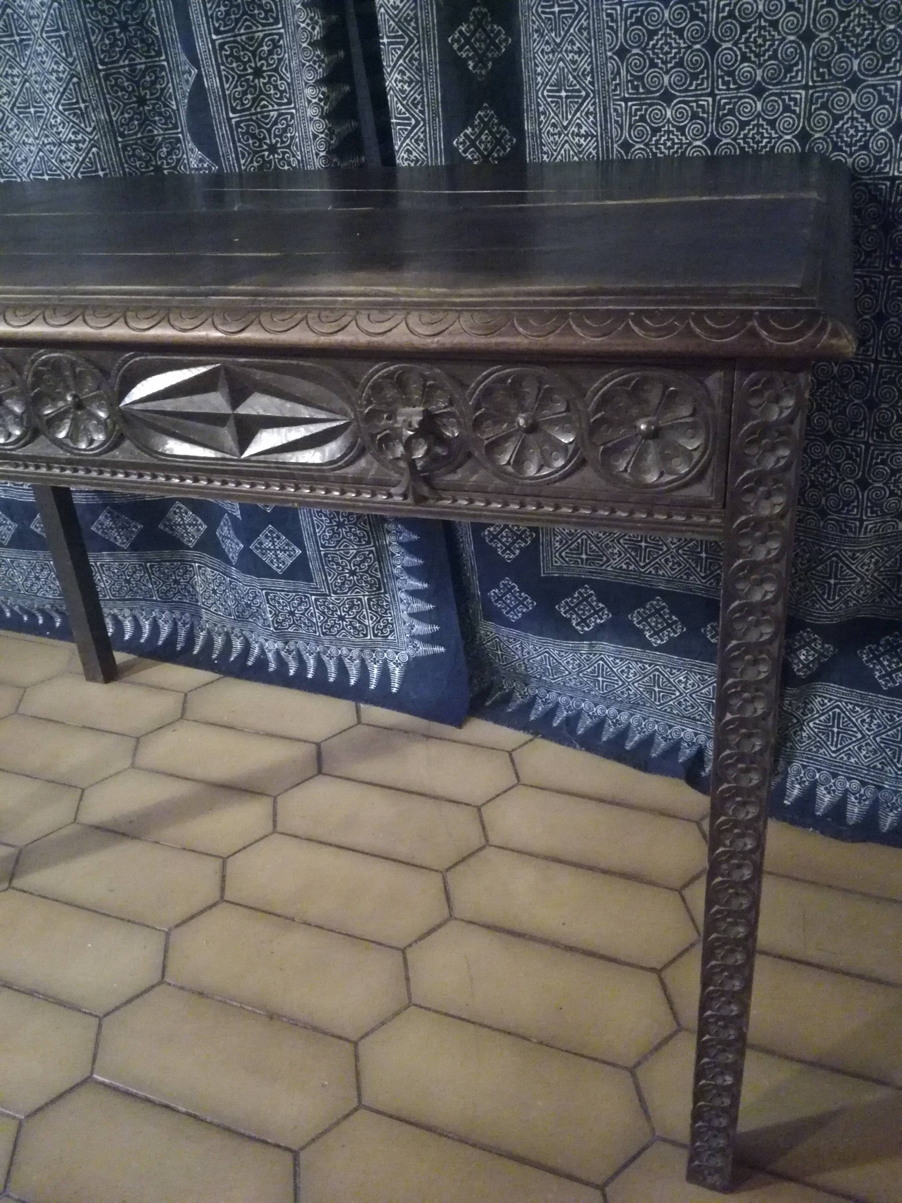 Ethnic table