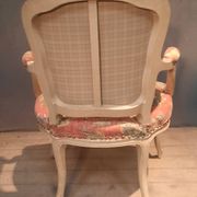 Fauteuil style Louis XV  tapissé à motif égyptien