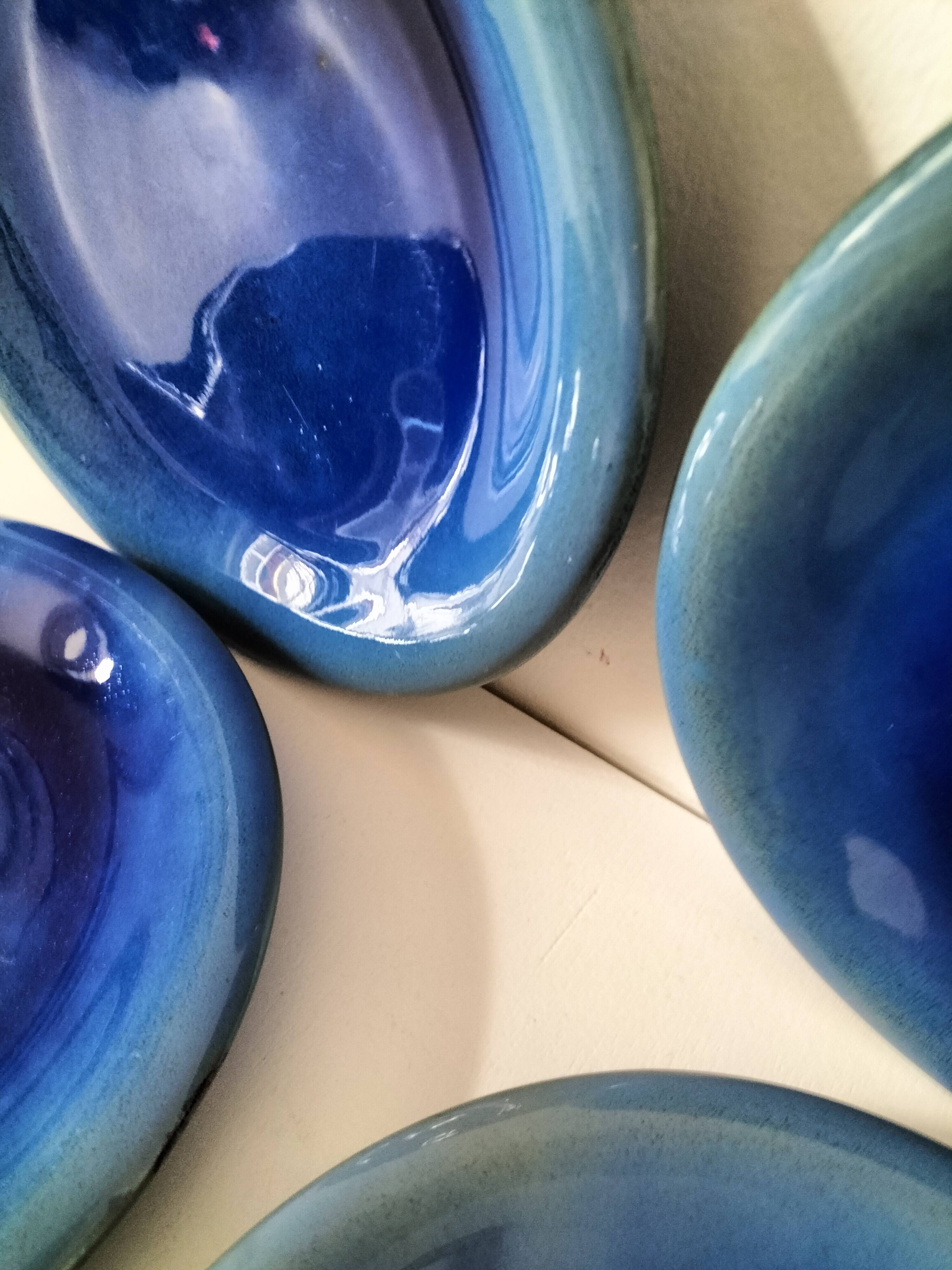 6 grandes assiettes plates en grès bleu cobalt et turquoise
