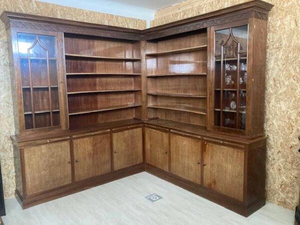 Ancien meuble de pharmacie en angle