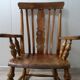 Rocking-chair en bois du milieu du siècle