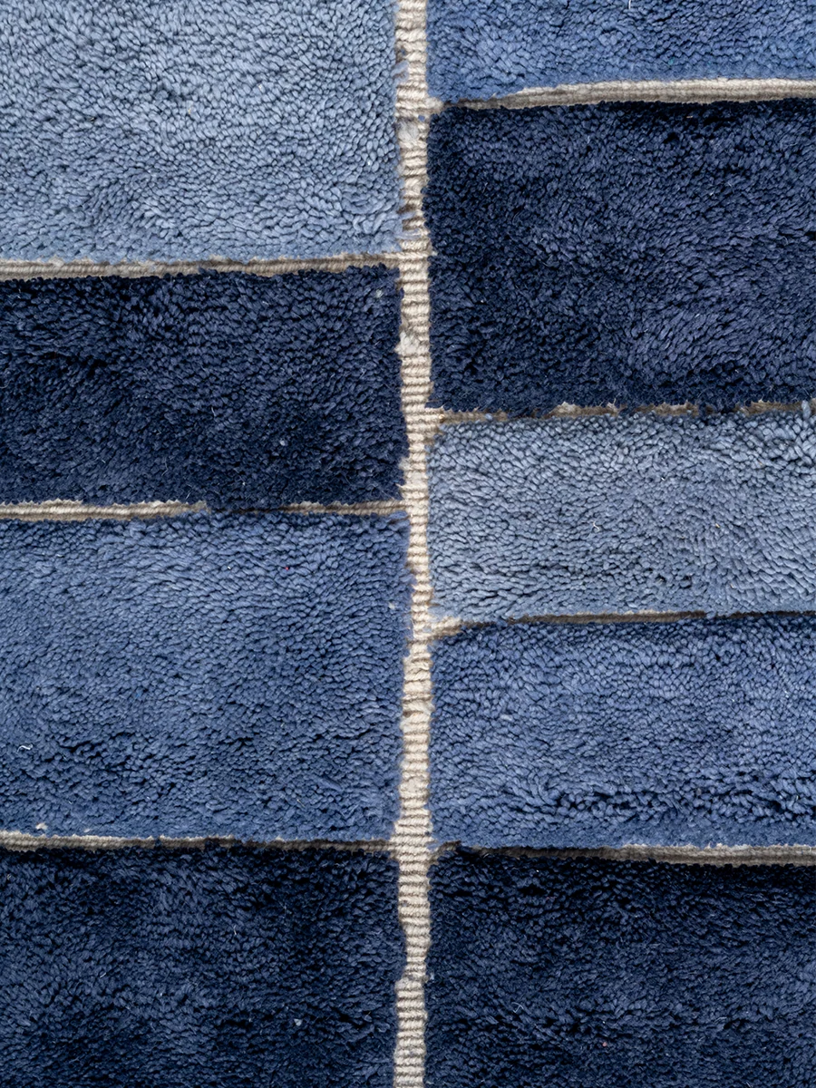 Izra | Indigo with natural back | 290 cm x 358 cm