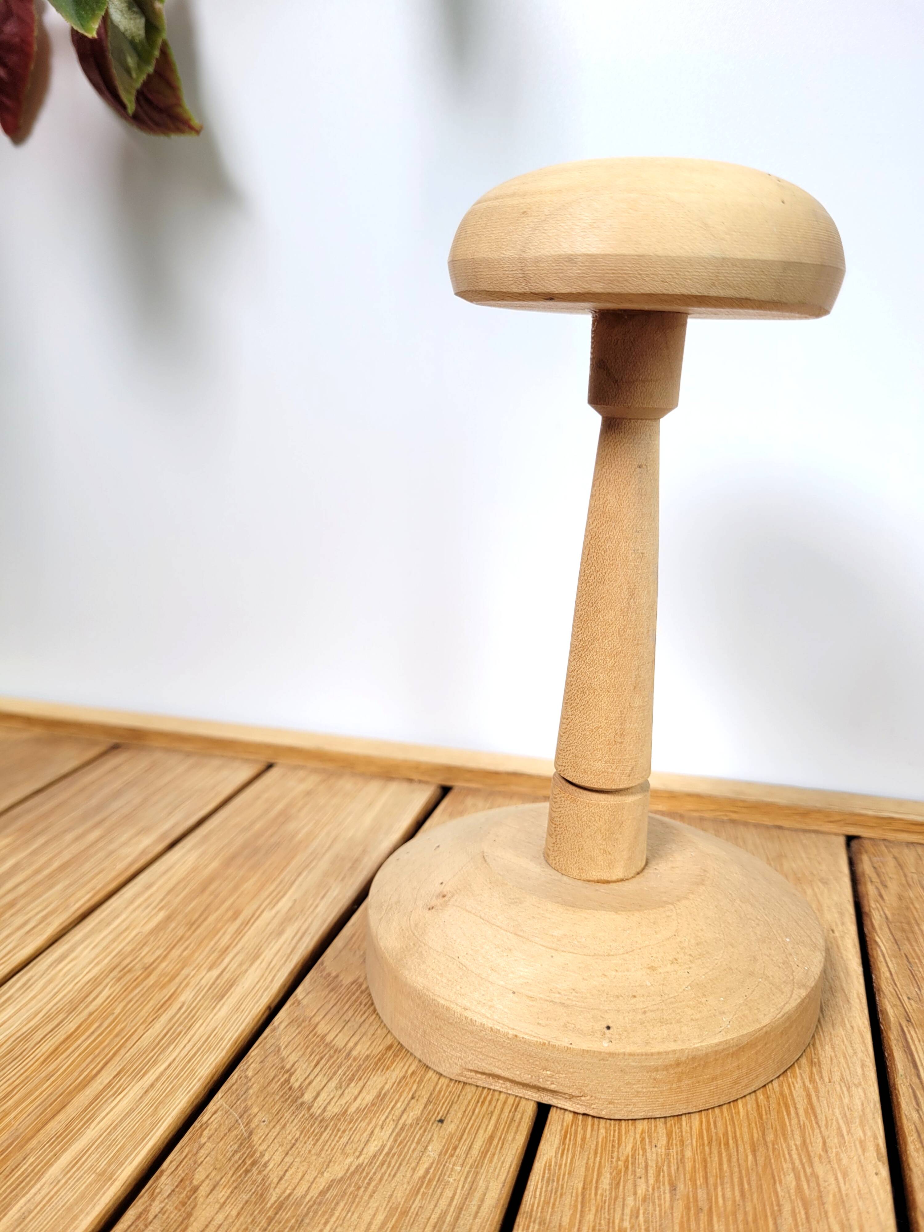 Vintage hat rack Printemps Paris